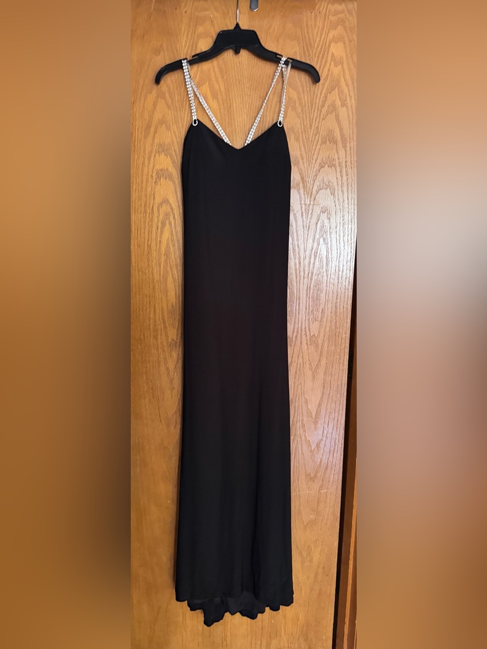Sophisticated Black Prom Gown for Evening Events